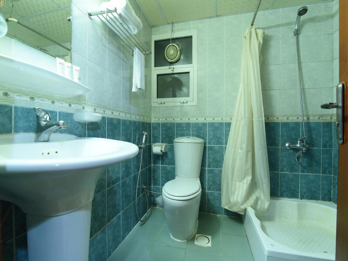 Oyo 274 California Suites Fujairah Exterior foto