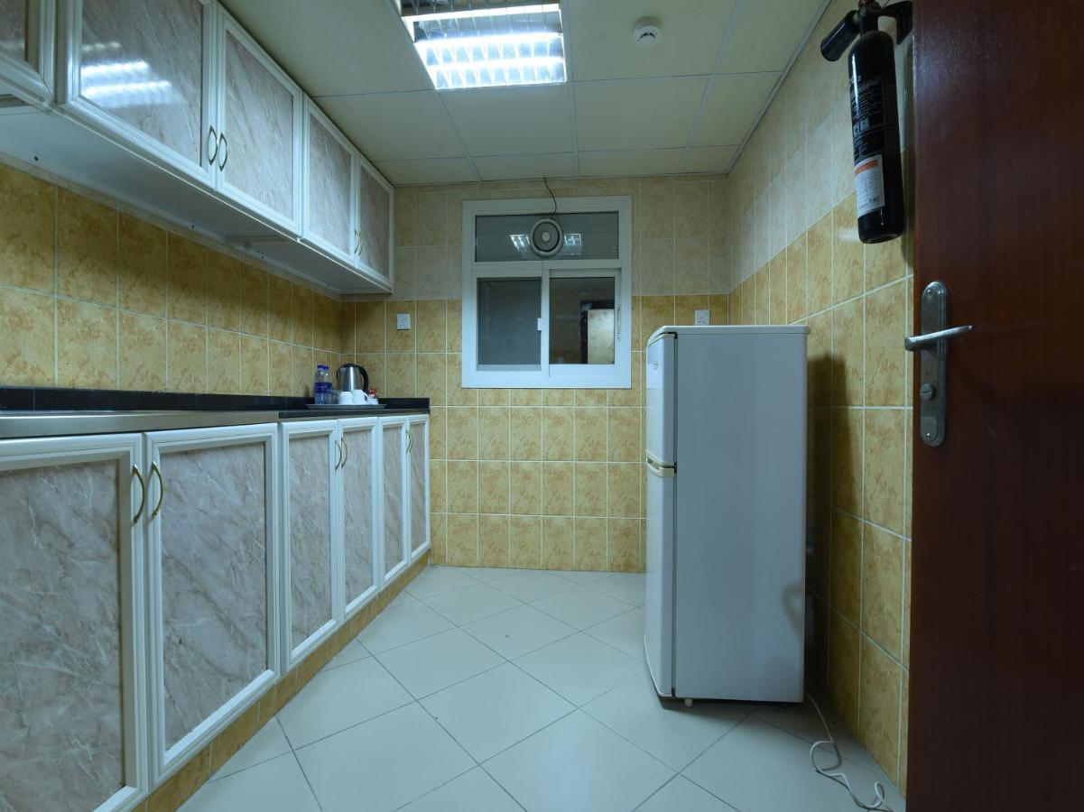 Oyo 274 California Suites Fujairah Exterior foto